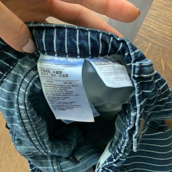 LEVI'S® X STRANGER THINGS Ribcage Denim Shorts Pinstripe Blue Size 28 Women’s - Picture 16 of 16